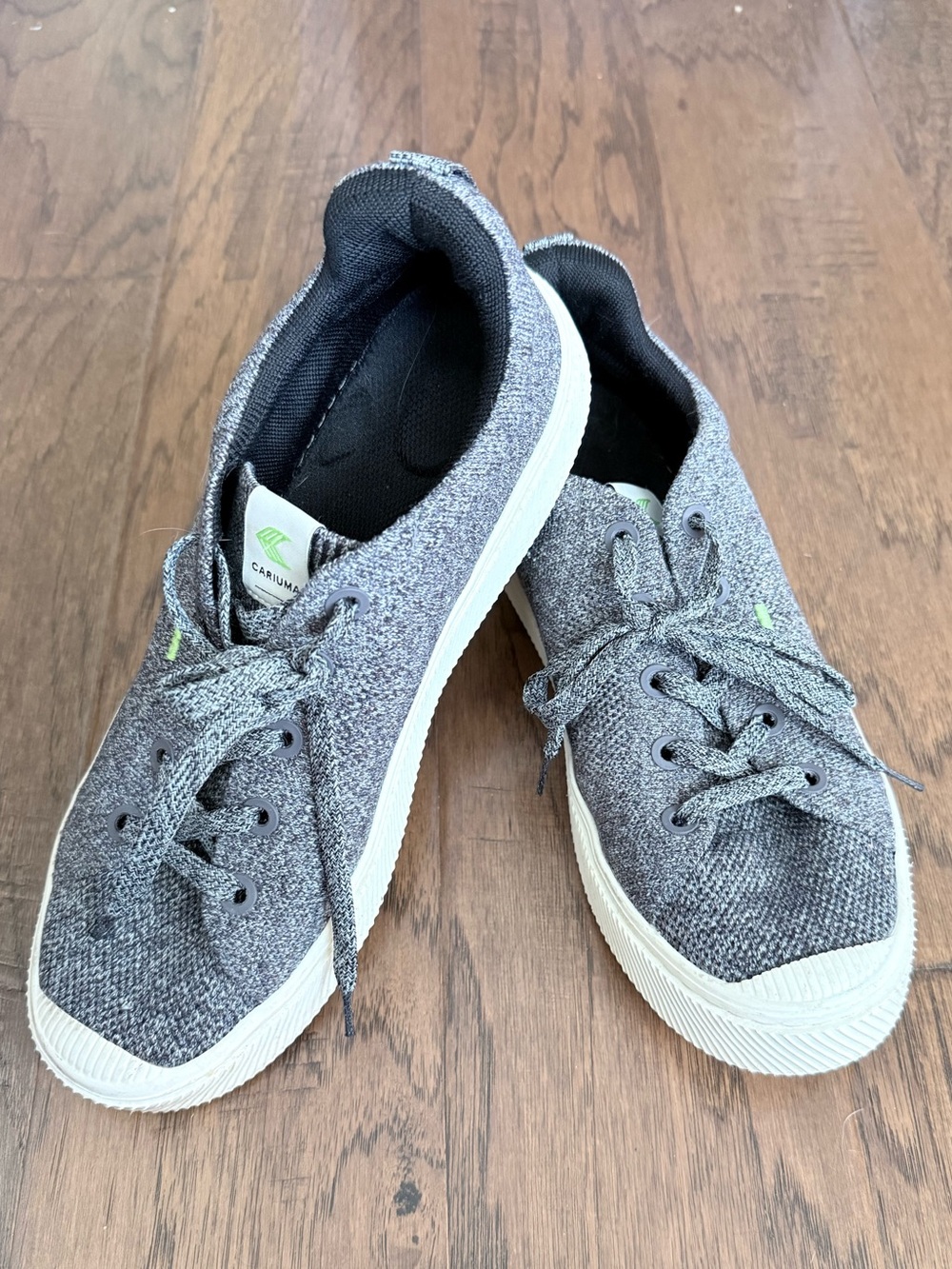 Cariuma Ibi Low sneakers in a stone grey knit fabric.
